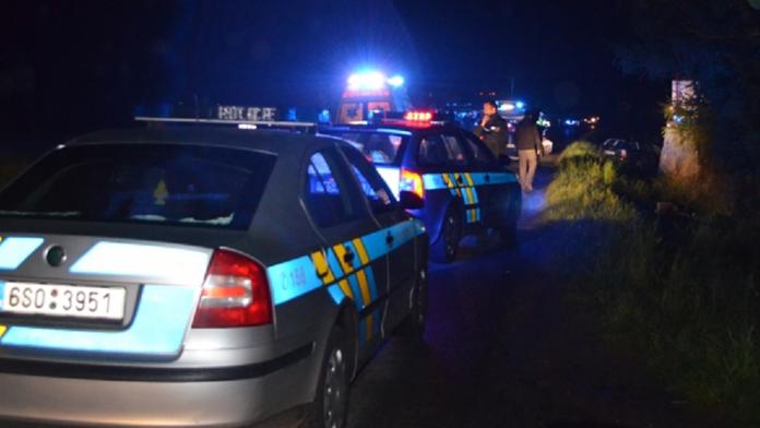 Zfetovaný mladík smetl policistku, co ho chtěla zadržet! ŽENA ZEMŘELA