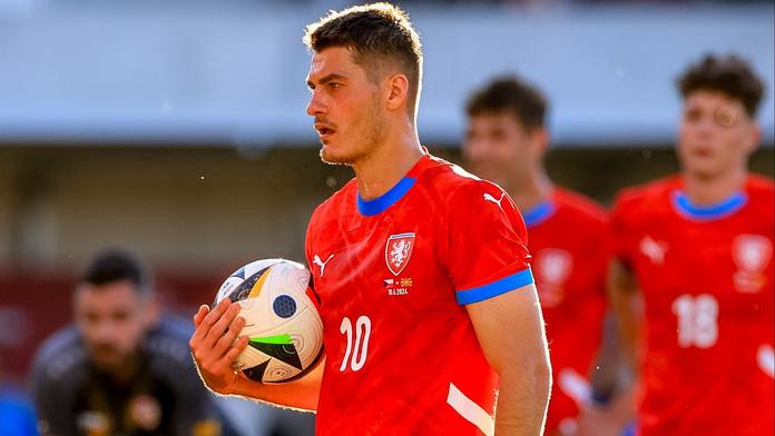 Vydřená výhra před startem Eura. Český tým spasily dvě penalty