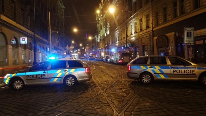Kvůli hrozbě bombou byl již potřetí evakuován hotel v centru Prahy