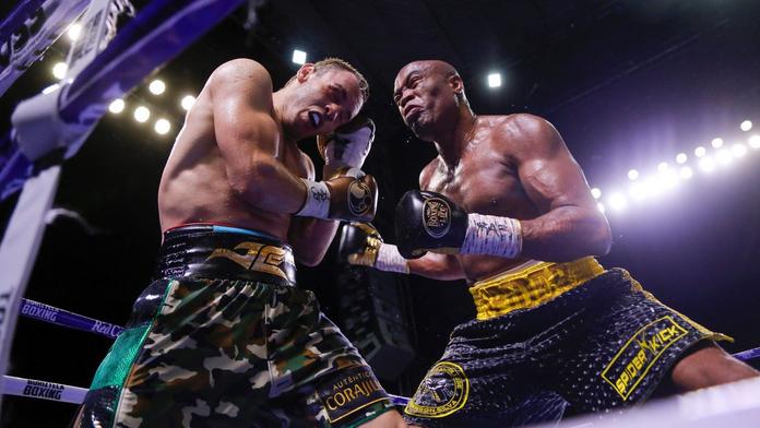 Veterán UFC si připsal výhru v boxu. Porazil syna mexické legendy