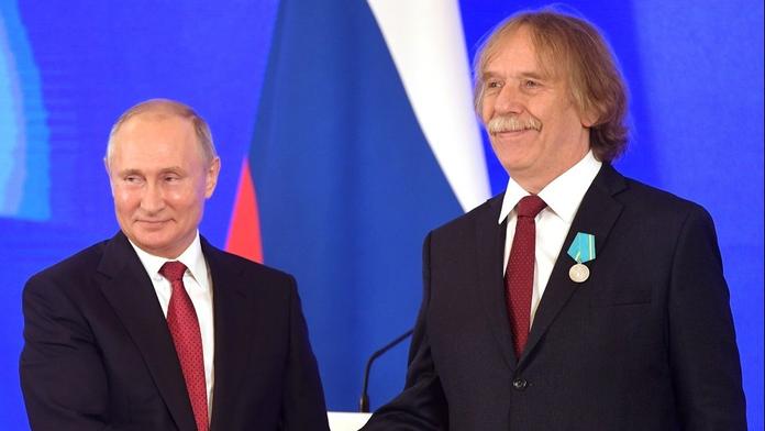 Nohavicovi zakazují kvůli Putinovi zpívat. Zbytečné kádrování, říká kritik. ANKETA