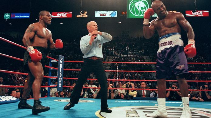 Pozor na uši! Holyfield chce třetí zápas s Mikem Tysonem