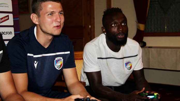 FIFA turnaj vrcholí. Vybojuje tučnou odměnu další reprezentant Plzně?