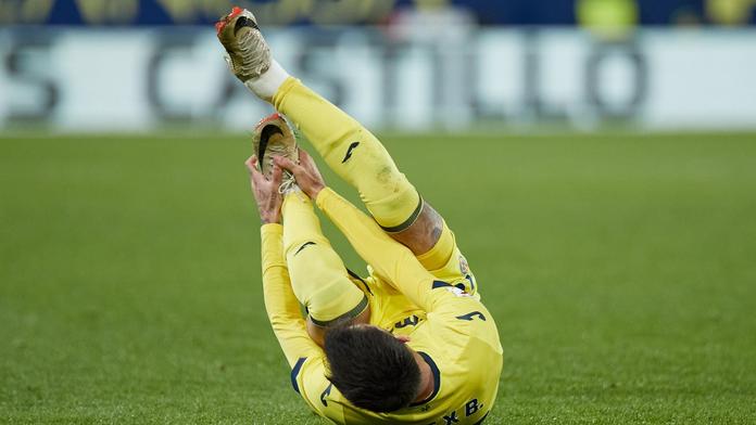 Hráč Villarrealu umlčel kritického fanouška, ukázal ošklivé zranění
