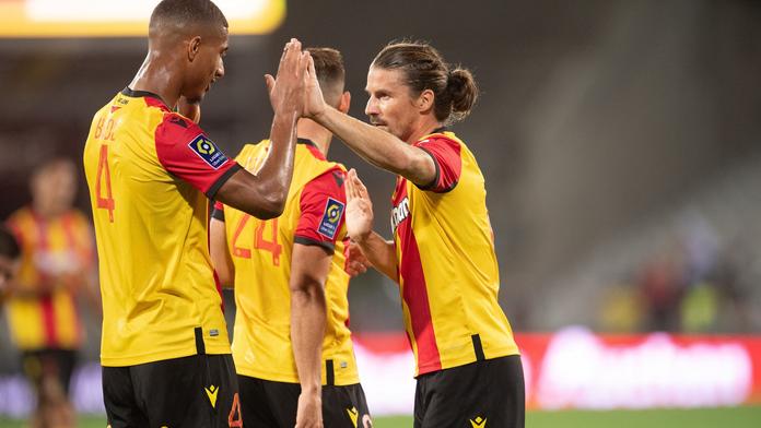 Nováček z Lens neprohrál popáté v řadě. Soupeř Slavie přetlačil Nantes