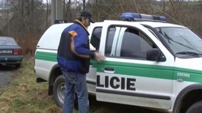 EXKLUZIVNĚ: Vražda v zahrádkářské kolonii: mrtvá žena zabalená do koberce!