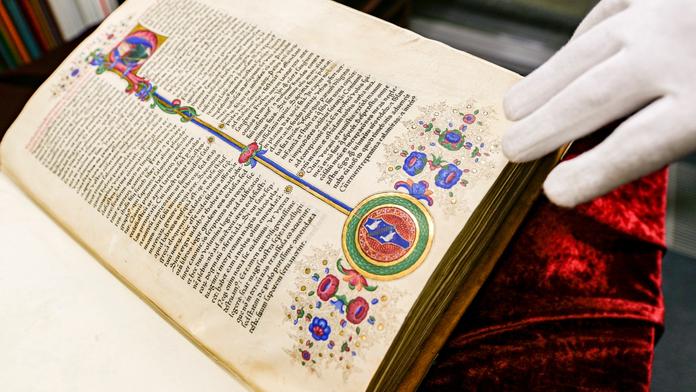 Kniha za milion eur! V Německu se vydražila unikátní bible