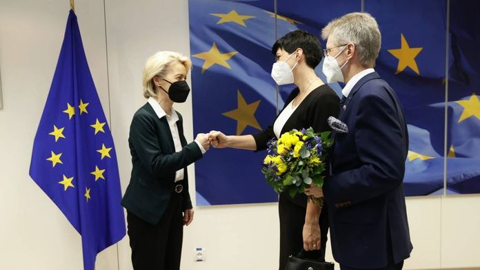 Pekarová a Vystrčil v Bruselu. Diskutovali s von der Leyenovou, povečeří s Jourovou