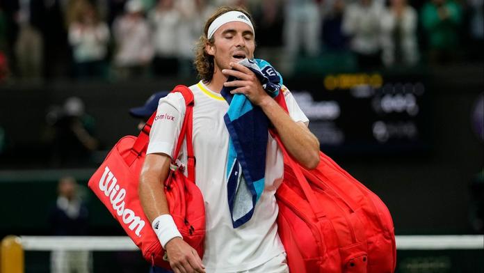Frustrovaný Tsitsipas. Míčkem zasáhl fanouška, agresivně střílel i do Kyrgiose