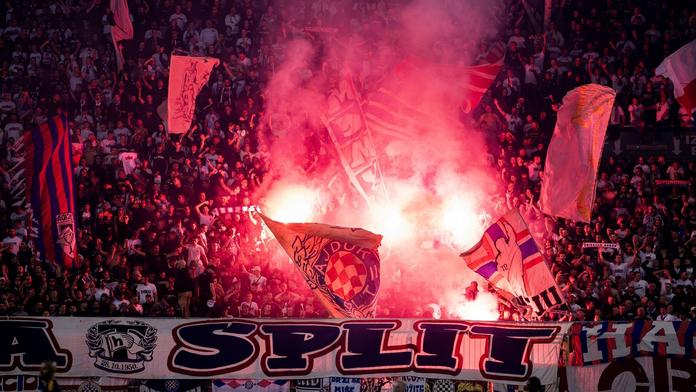 Osvětim a oslavování Hitlera. Fanoušci Hajduku vyvolali skandál, řeší je celý svět