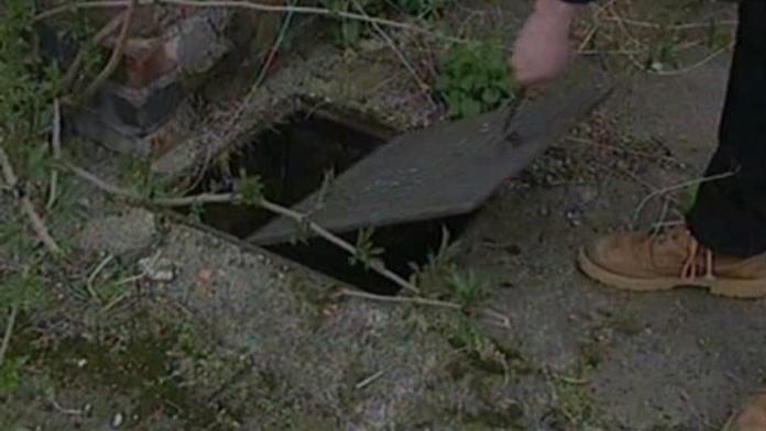 Kvůli krádeži poklopu spadla do kanálu