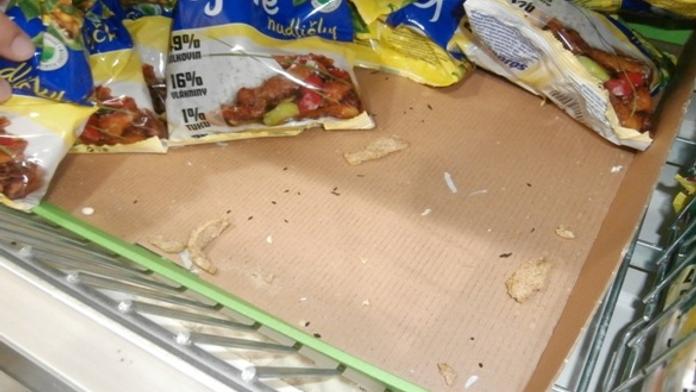 Ve zlínském Intersparu řádily myši! Inspekce supermarket zavřela