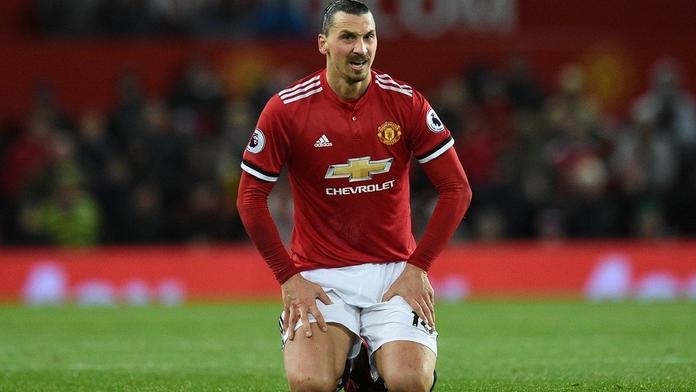 Zlatan nebyl ani na střídačce! Mluví se o jeho odchodu z United