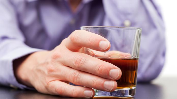 Pandemie mění alkoholové zvyky. Češi začali pít doma s partnery