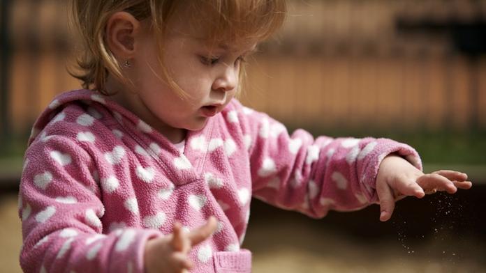 Rodiče chtějí, aby jim lékaři z chlapečka (6) udělali holčičku!