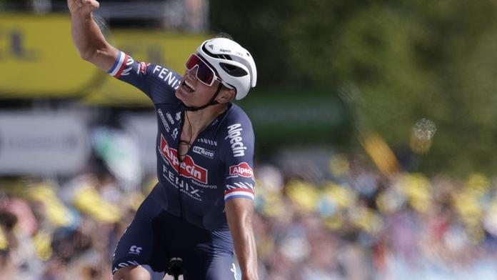 Tour de France má nového lídra, do žlutého jde Van der Poel