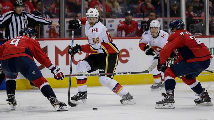 Jágr asistoval, mazácky zakryl výhled a Calgary slavilo výhru!