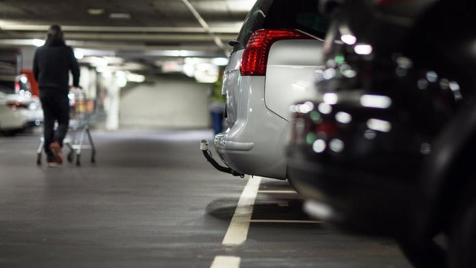 Česká auta zůstala v Polsku, teď si je řidiči mohou vyzvednout. Zaplatí za to