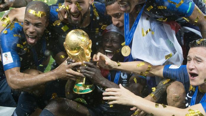 Fotbalista z Francie prodal medaili! Zlato z MS se vydražilo za 1,8 milionu