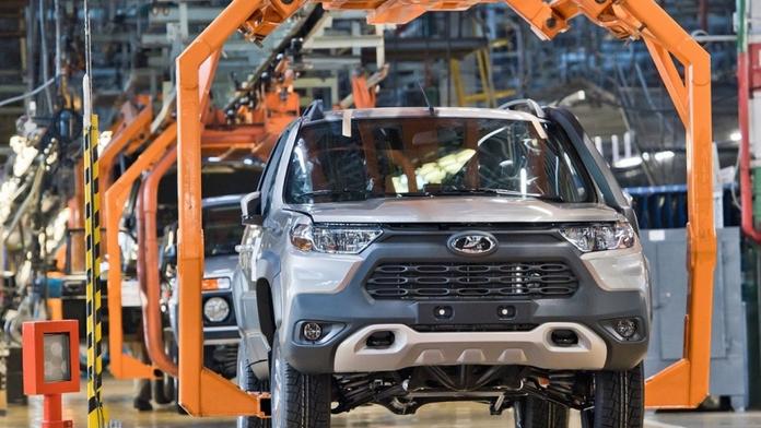 Výroba aut v Rusku drhne, Lada má přesto obří plány. Využije projekty Renaultu