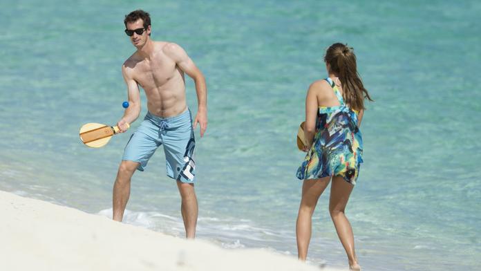 To je nezmar! Murray si nedá pokoj, hraje tenis i na dovolené