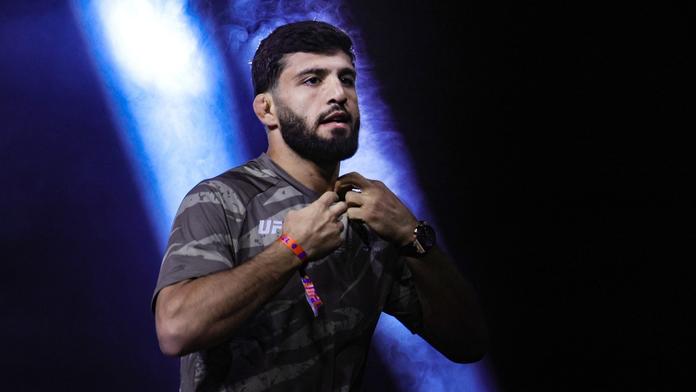 Velký zvrat v UFC 311. Carukjan do tituláku proti Machačevovi nenastoupí