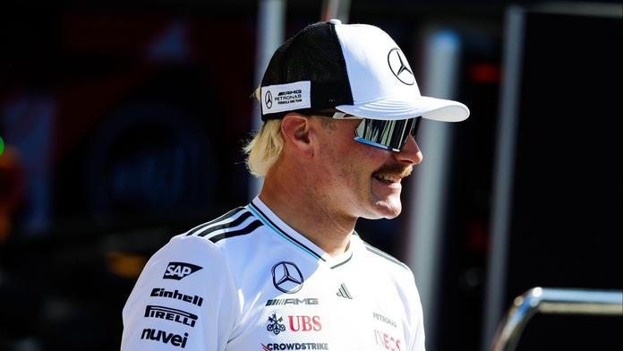 Šprým na oslavě narozenin. Závodník F1 skončil s dortem v obličeji