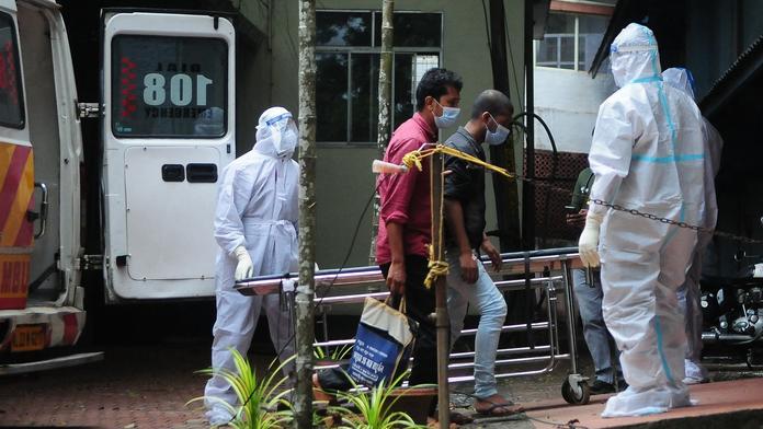 V Indii se šíří smrtící virus Nipah