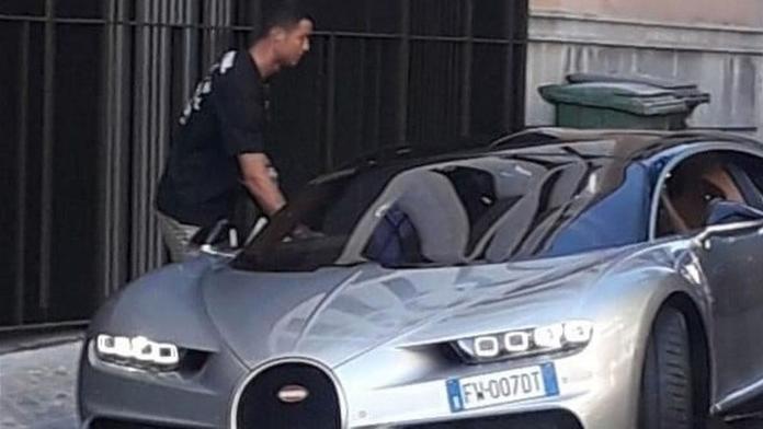 Cristiano Ronaldo si koupil nové auto. Jeho hodnota je až čtvrt miliardy