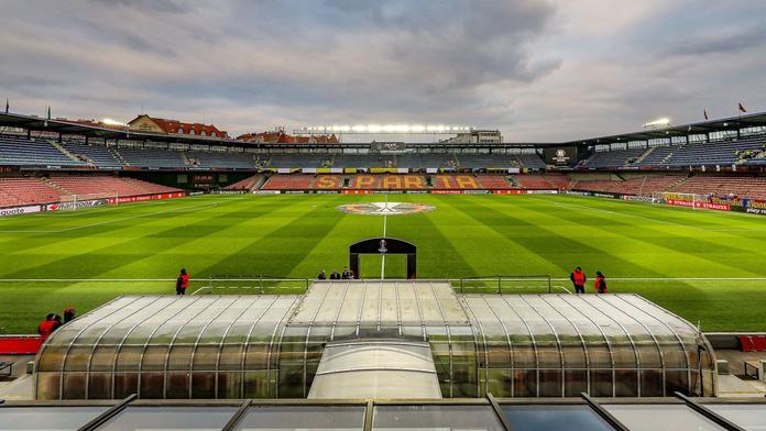 Stadion fotbalové Sparty na Letné už kapacitně nestačí