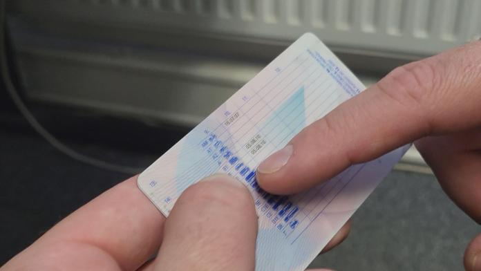Šoféry čeká velká výměna řidičáků. V roce 2023 končí platnost 875 tisíců průkazů