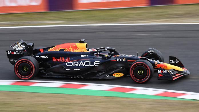 Verstappen ovládl po sprintu i kvalifikaci. Zapsal jubilejní vítězství