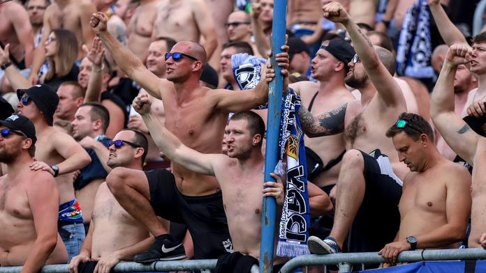 Fanoušci Baníku si stěžují na policisty, takhle skončil jeden z nich!
