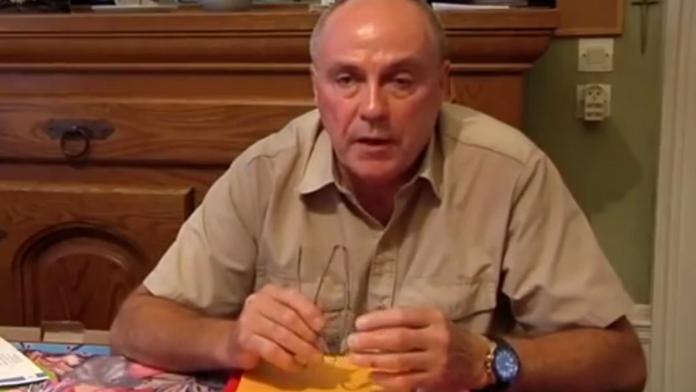 Sedí doma, nic nedělá a vydělává 130 tisíc. A ještě si stěžuje!