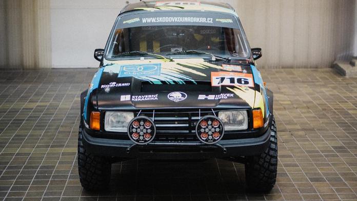 Šílený sen pokračuje. Škoda 130 znovu vyráží na Dakar, letos jako offroad bestie