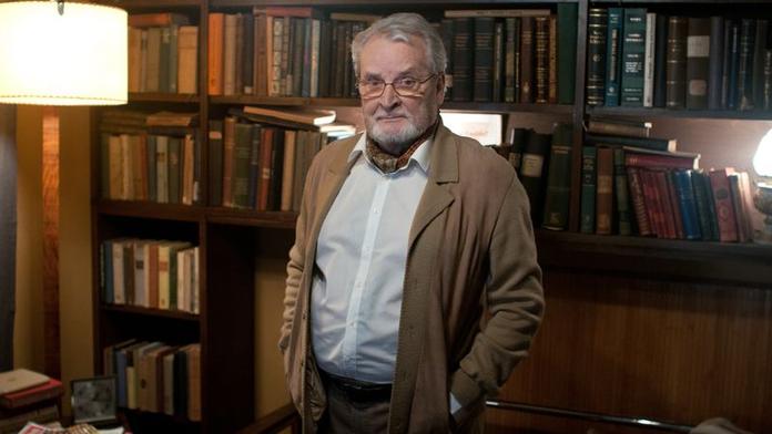 Do Ulice míří svérázný profesor, utká se se Simonou