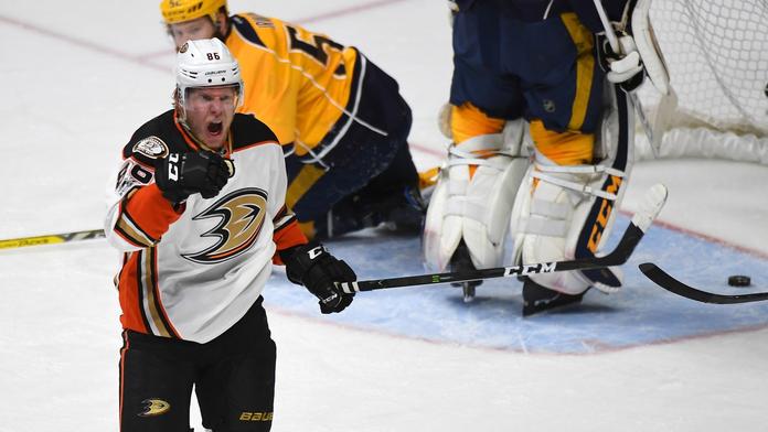 Kaše se z gólu dlouho neradoval, o Stanley Cup si zahraje Nashville