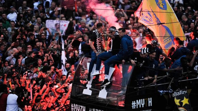 Szczesny s trubkou baví internet! Fanoušci Juve mohou být v klidu