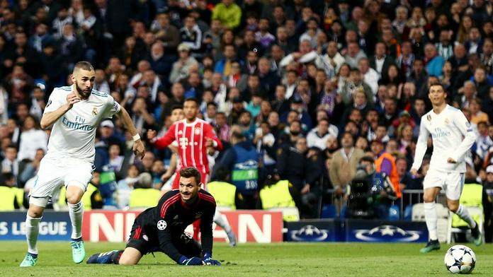 Šílená minela gólmana Bayernu! Tohle Liga mistrů ještě nezažila