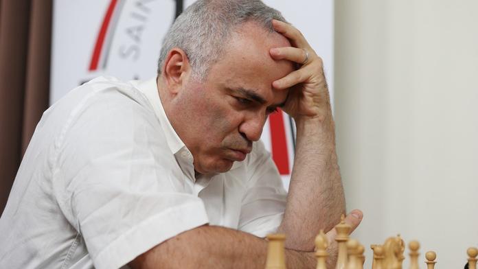 Legendární šachista Kasparov se vrácí! Hraje na turnaji i s Čechem