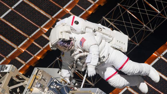 ÚSPĚCH: Astronauti z Endeavouru zvládli i třetí výstup do vesmíru! Předtím měli rozcvičku
