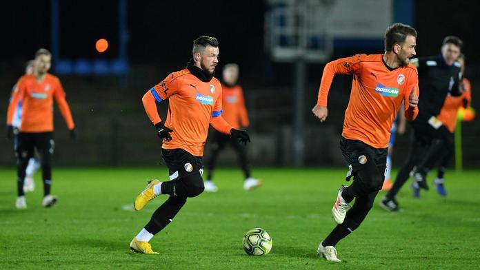 Plzeň pouze remizovala s čínským Wu-chanem, Olomouc si zastřílela
