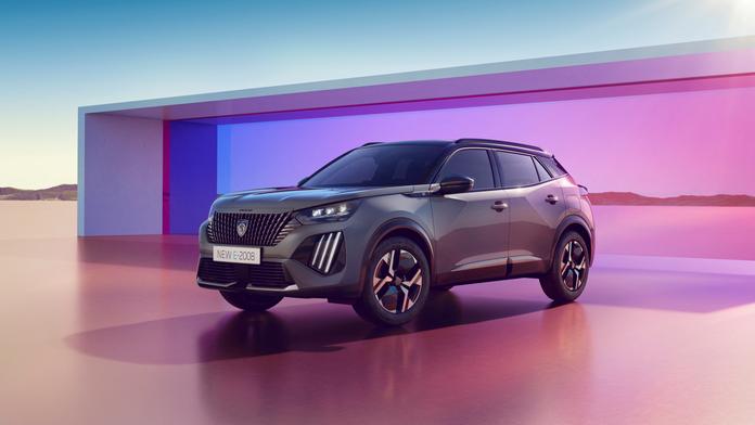 Peugeot ukázal 2008 po faceliftu. Vylepšil design, spalování i elektromotor