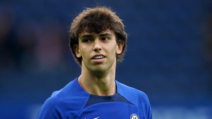 Přes Barcelonu opět do Premier League, Chelsea získala talentovaného útočníka