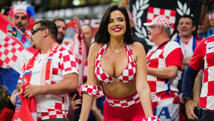 Sexy Ivana opět v akci. Poprali se kvůli ní fanoušci, nakonec zasahovala policie