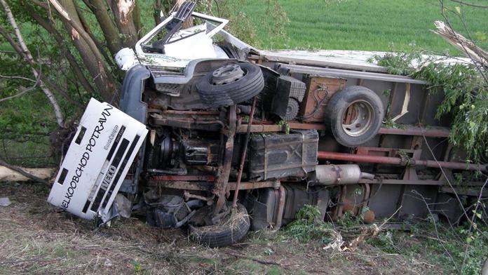 Mrtvá řidička u Černé Hory, ochrnutý motorkář u Znojma
