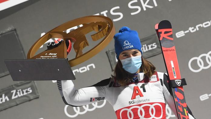 Vlhová potřetí v řadě slaví. K triumfu jí pomohl pád soupeřky