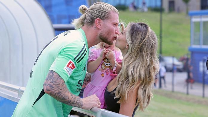 Manželka fotbalisty terčem kritiky. I prostitutky se lépe oblékají, píší fanoušci