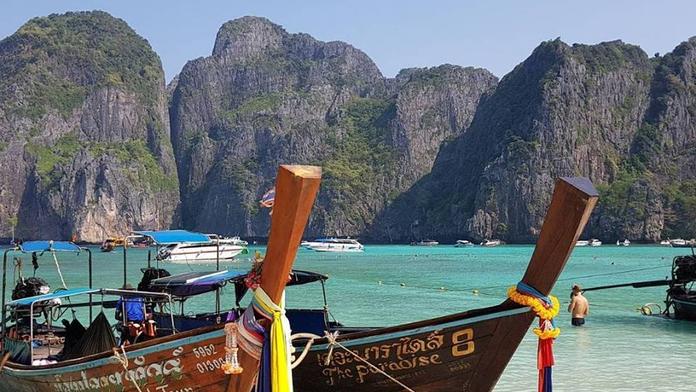 Chystáte se do Thajska? Slavnou pláž Maya Bay zavřeli na další roky