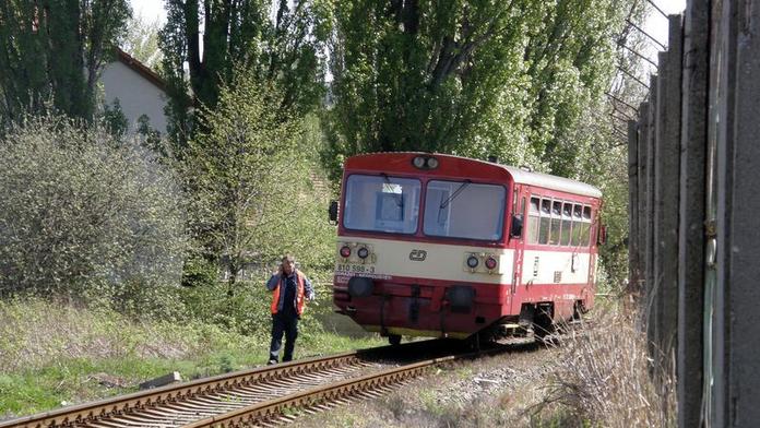 Na Třebíčsku si muž lehl pod vlak a nechal se přejet